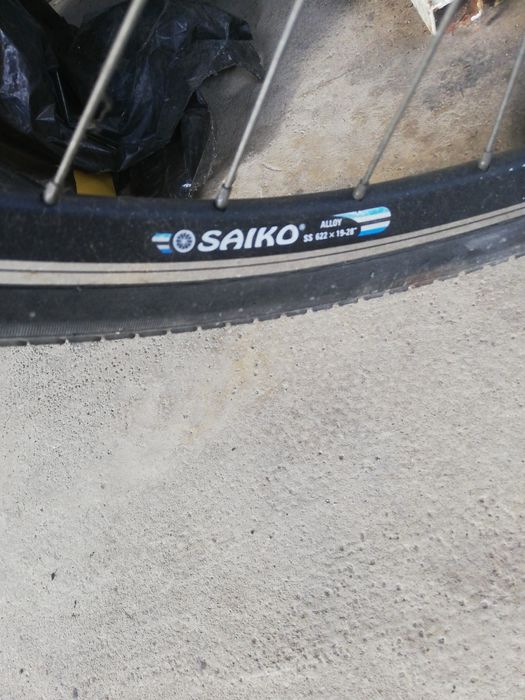 Bicicleta cadru aluminiu  roti aluminiu si o bicicleta ieftina 100 lei