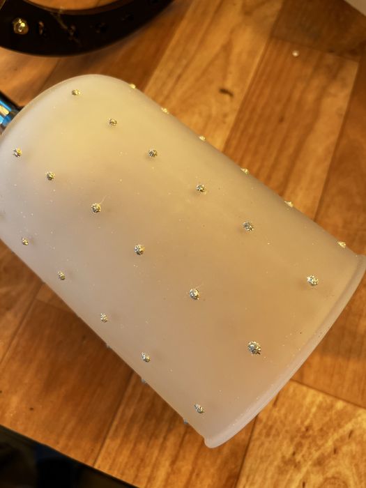 Продам люстру  двухрожковую