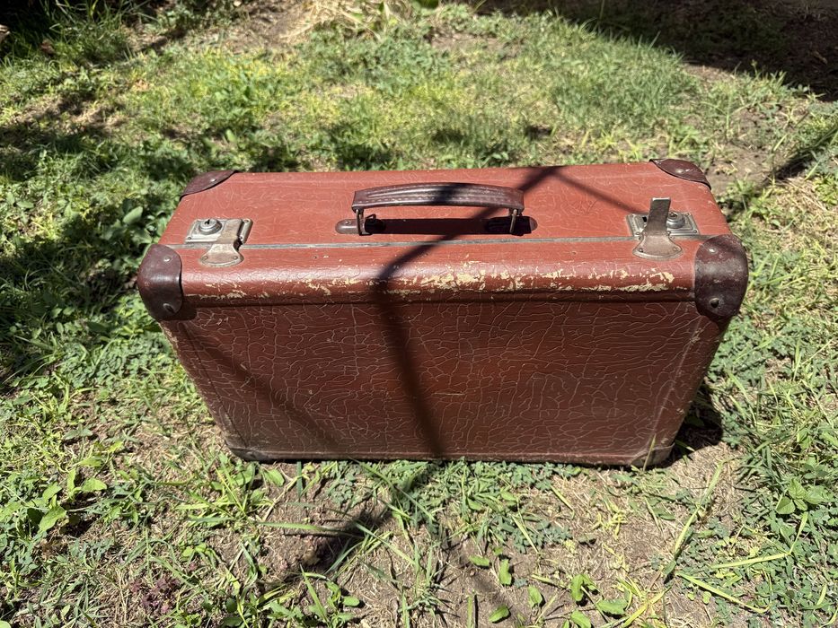 Старинен ретро куфар