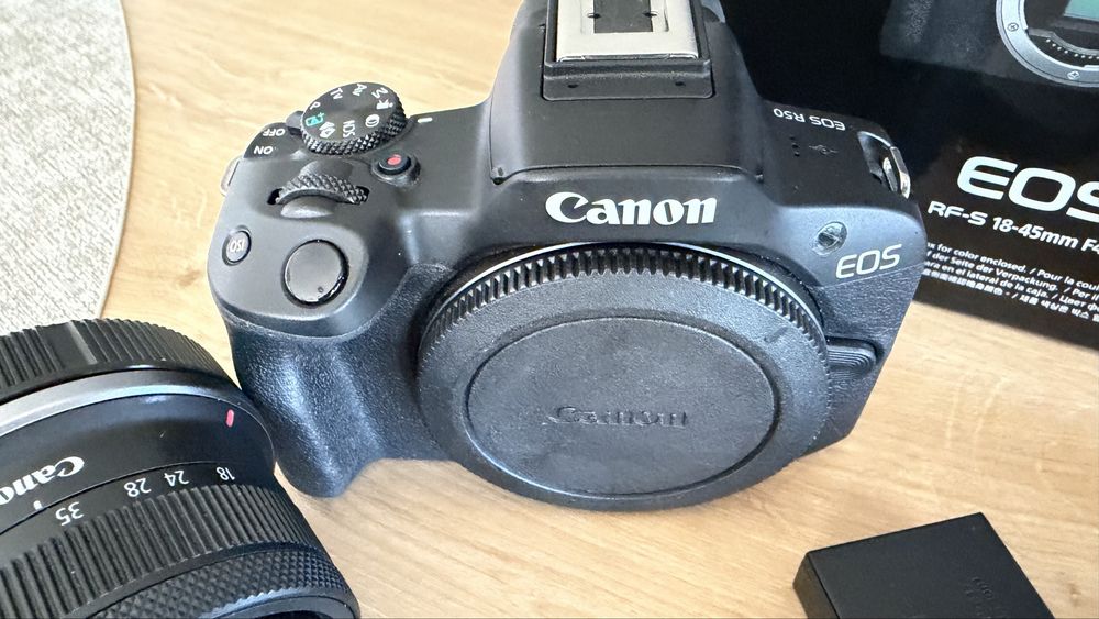 on EOS R50 + obiectiv RF-S 18–45mm – kit