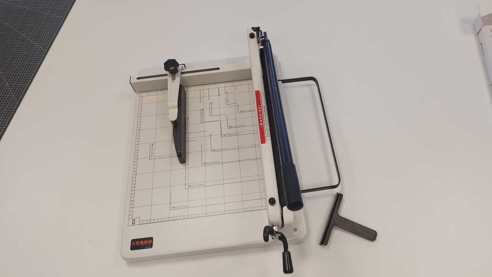 Ghilotină tipografică A3 capacitate 400 coli