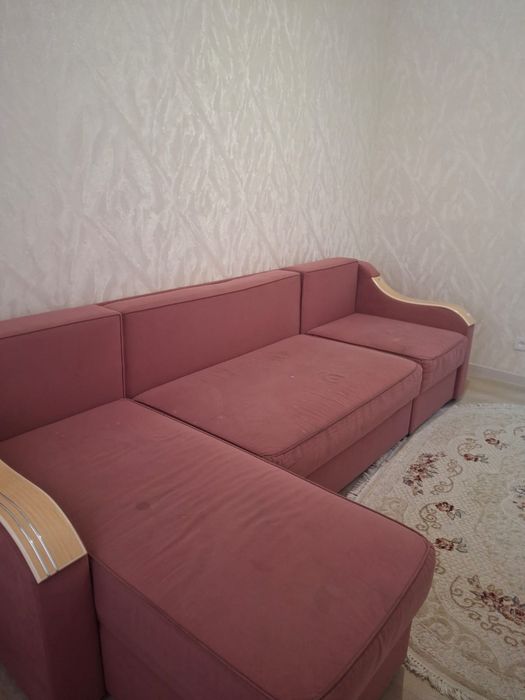 Диван в хорошем состояний