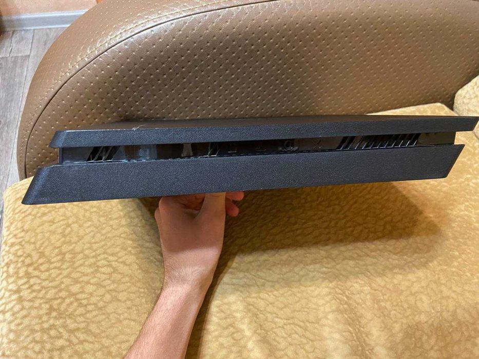 Playstation 4 Slim 1TB + геймпад, игры