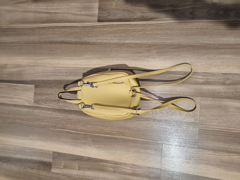 Малка кожена раничка Жълта