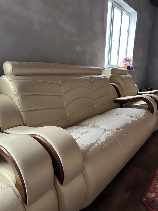 Диван кожанный