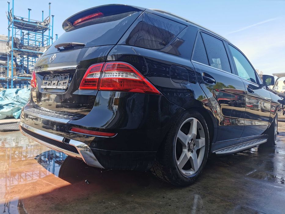 Dezmembrez mercedes ml w166/ML 350D/stop ml/bara spate ml/praguri ml/
