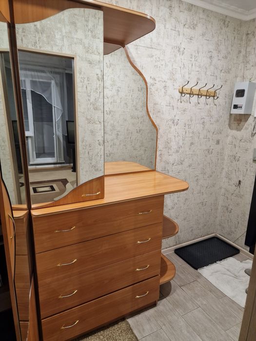 Продам прихожую в коридор
