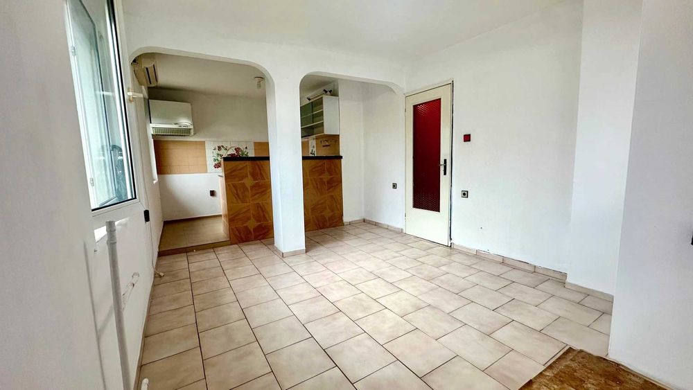 Продава се Двустаен апартамент в Бургас, Лазур - 42 кв.м за 2705 €/кв.м - Снимка #1