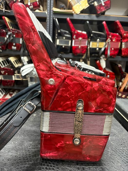 Acordeon nemtesc Weltmeister Stella cu 120 de basi, cu surdina