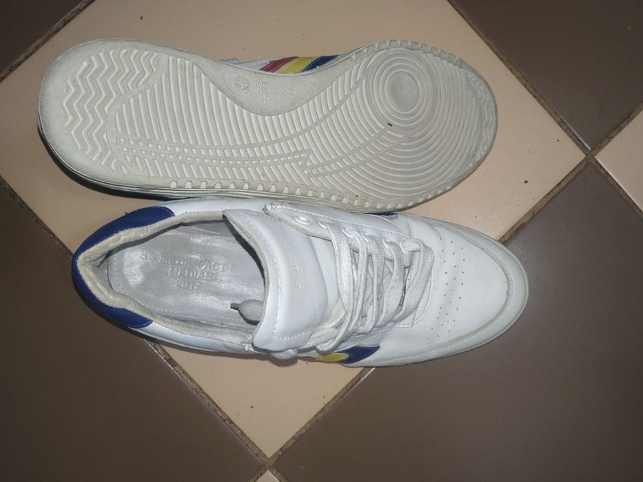 Adidași    piele