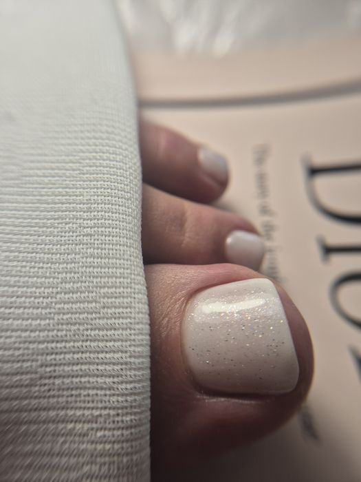 Manichiura pedichiura unghii cu gel