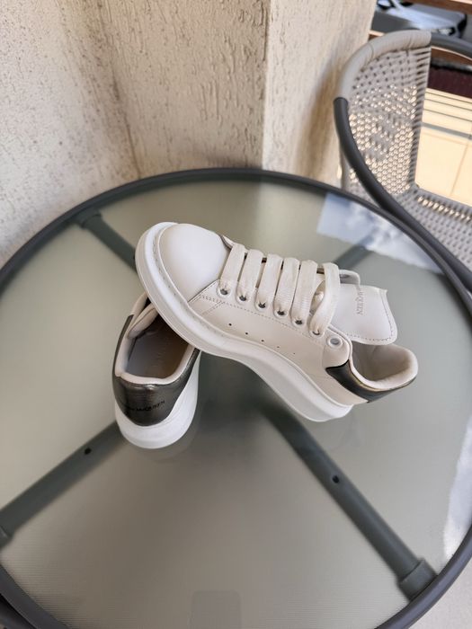 Vand adidasi Alexander McQueen