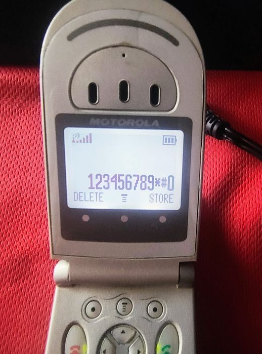 Motorola v66i + charger ( unlocked, baterie Nou nouță)