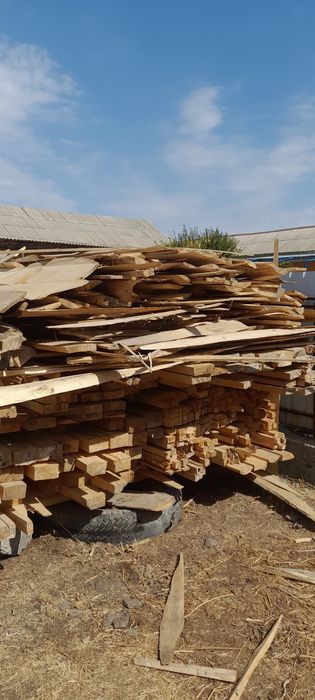 Uchastka, 7,5 sotix sotiladi, 3-4 xonali domga almashiladi kelishiladi