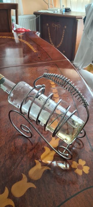 Метална стойка за вино