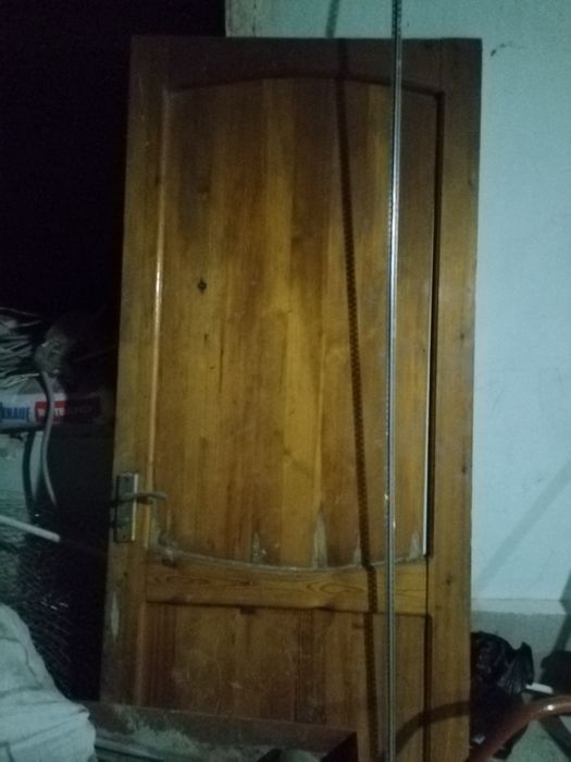 Eshik romlar sotiladi narxini kelishamiz