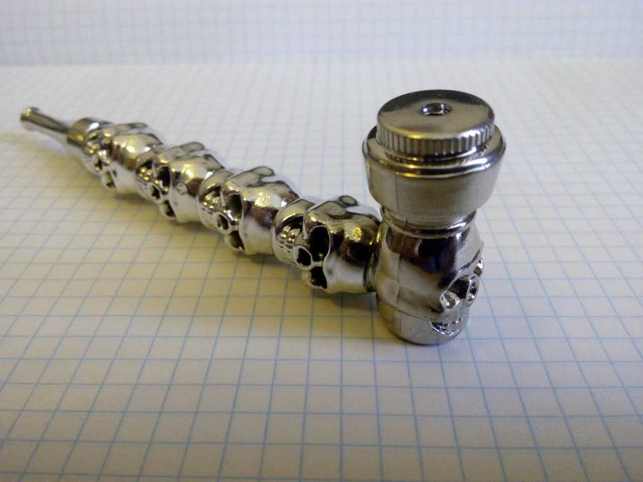 курительная трубка металлическая «Черепа»