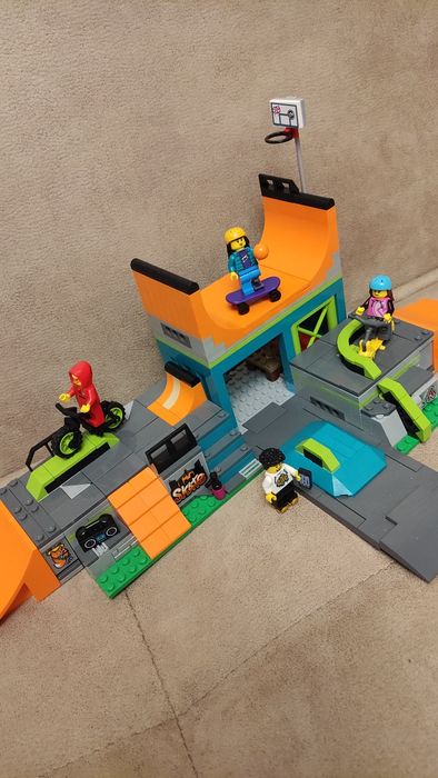 LEGO City - Скейтпарк на улицата (60364)