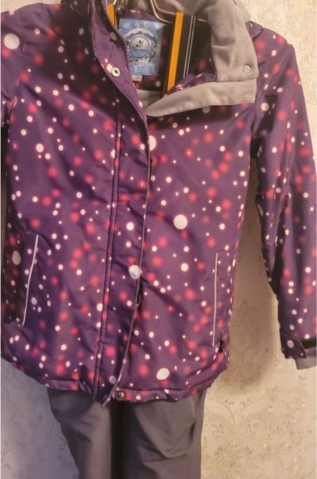 Продам осенний костюм на девочку