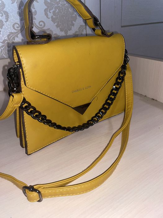 продаю сумочку CHARLES & KEITH