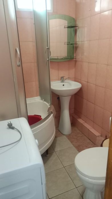 Сдам 2-х комн квартиру длительно.