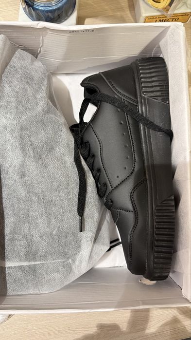 Абсолютно новые кросовки