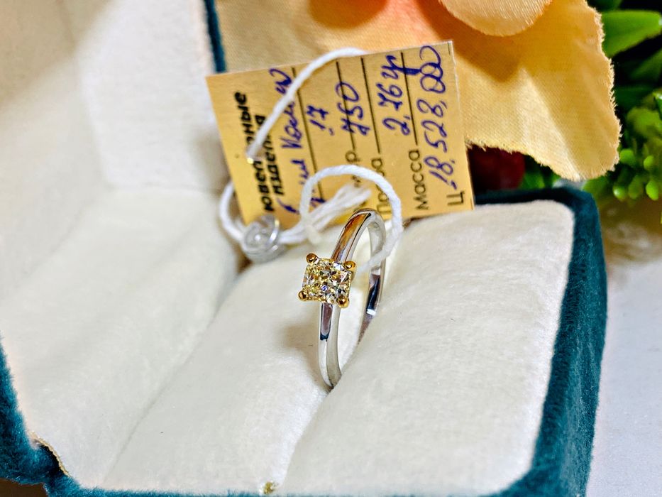 золотое кольцо модель «Одноглазка» с бриллиантом