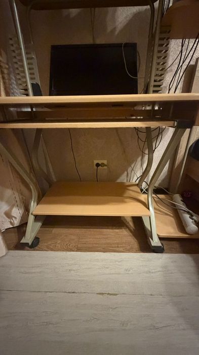 Продам компьютерный стол