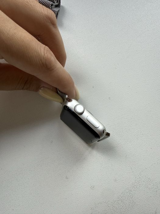 — Apple Watch Series 3 (38 мм в алюминиевом корпусе)