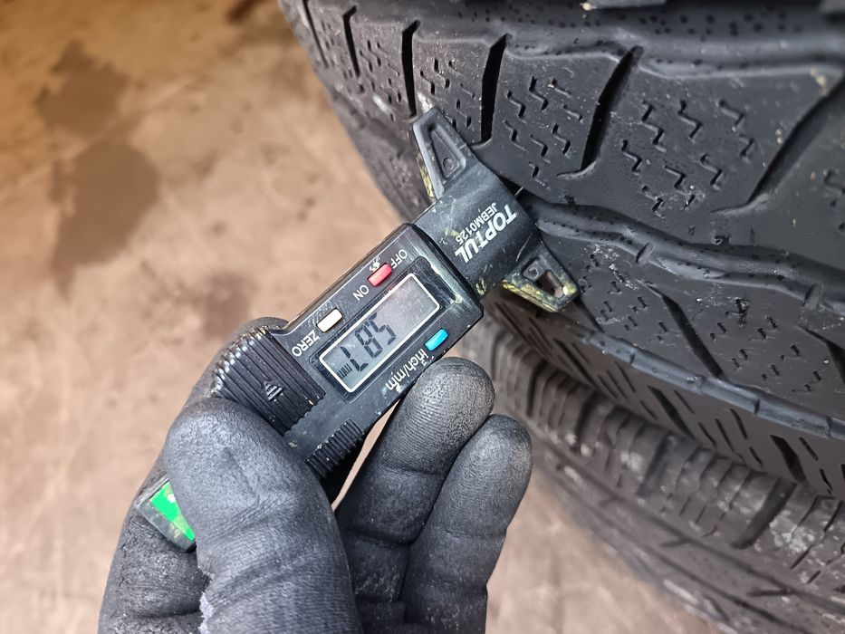 Anvelope MS iarna 235 65 16c continental indice 121/191  2022 5.8-6.5m