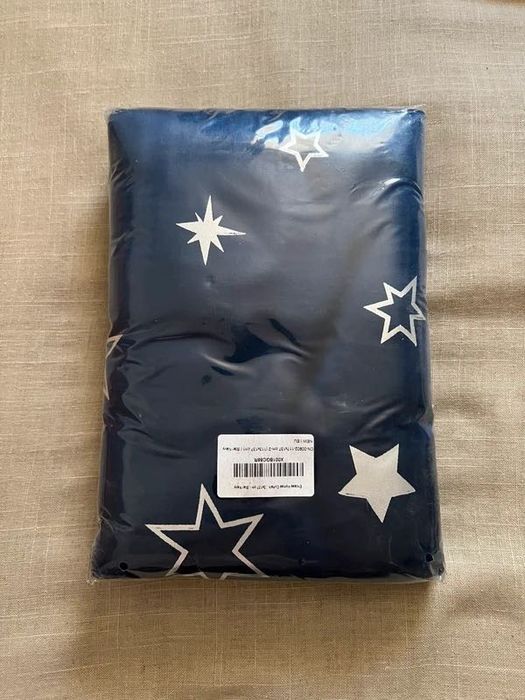 Set 2 draperii blackout (care blocheaza lumina)  Encasa Homes 113×137 cm – bleumarin cu stele argintii