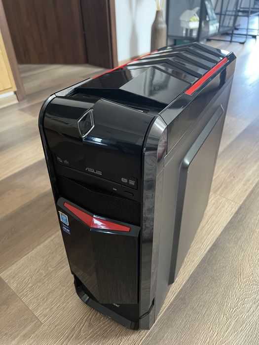 Vand pc defect! Pentru piese.