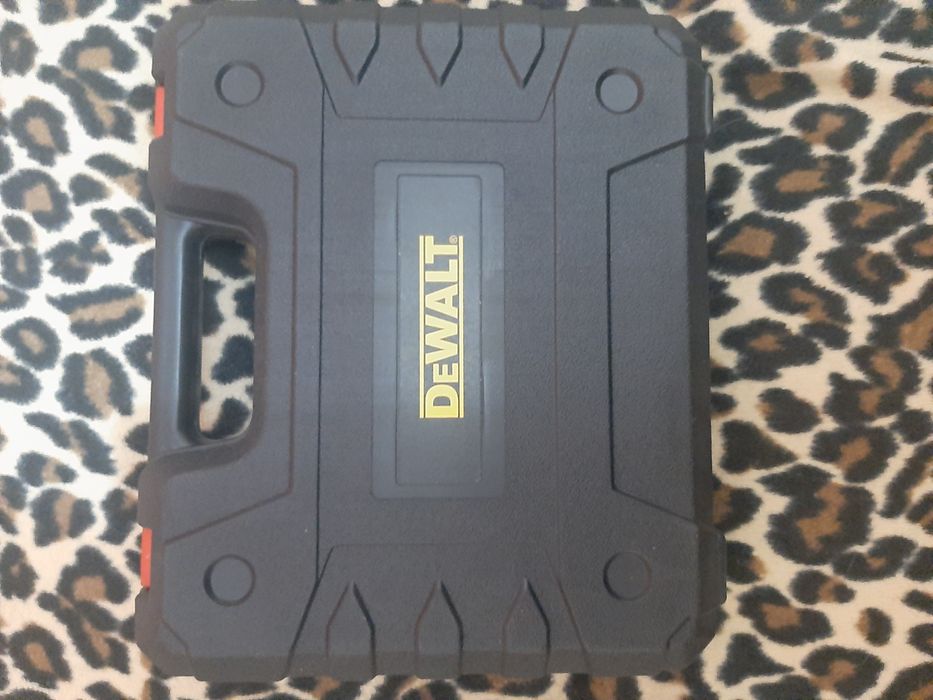 Шуруповерт DeWALT