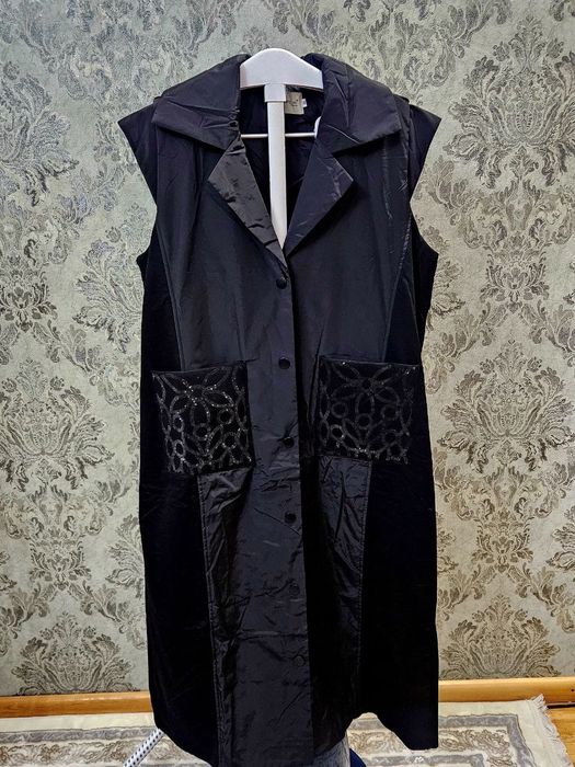 Срочно продается плаш- безрукавка