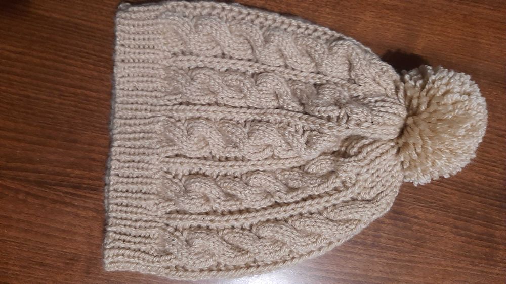 Ръчно изплетени бебешки шапка и шалче