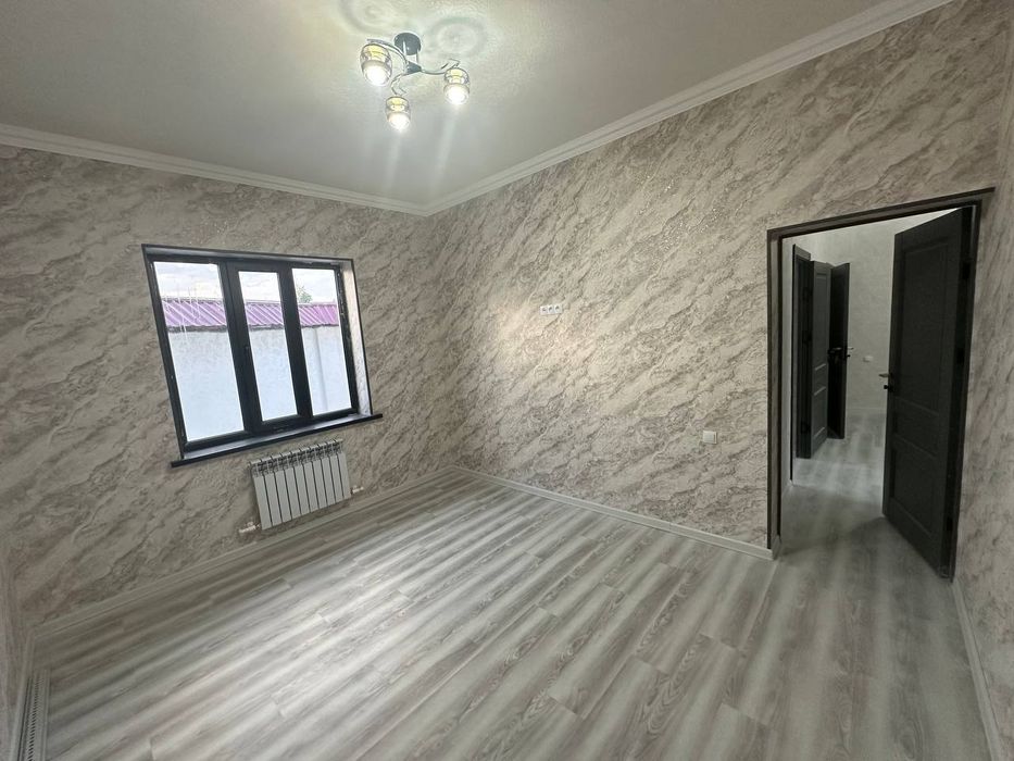 Uchaska sotiladi 2,5 sutuk 4- xona yangi qurilgan eski sergilida   105