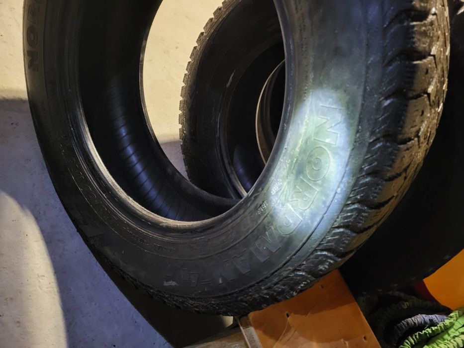 Продам шины R16 215/65 зимние