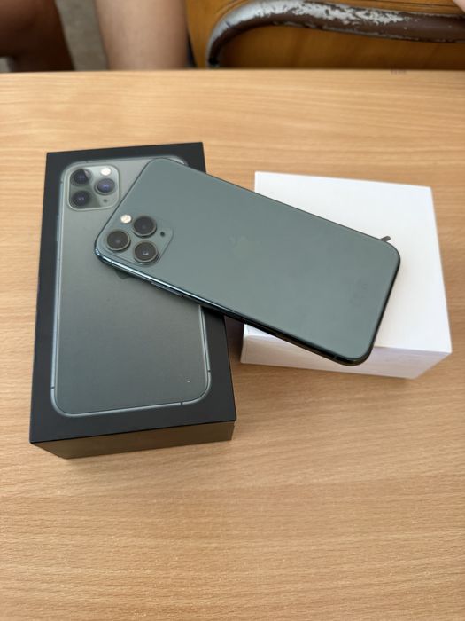Продавам iphone 11 pro + airpods pro