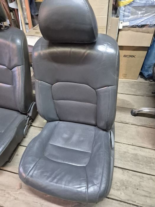 Продам сиденья от Lamd Cruiser 200,