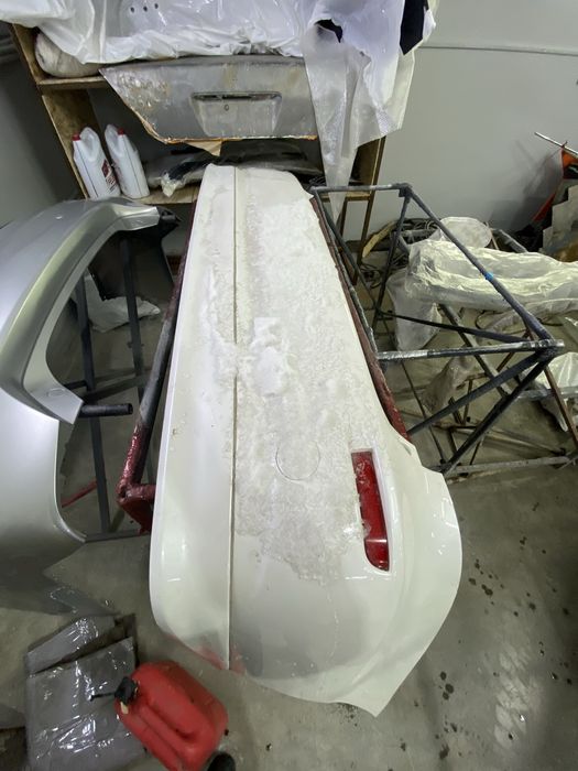 Бампер заднйи эстима