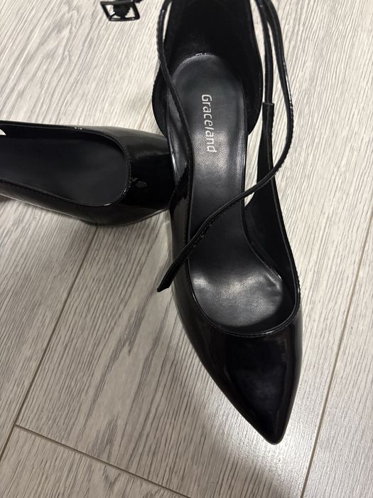 Лачени токчета