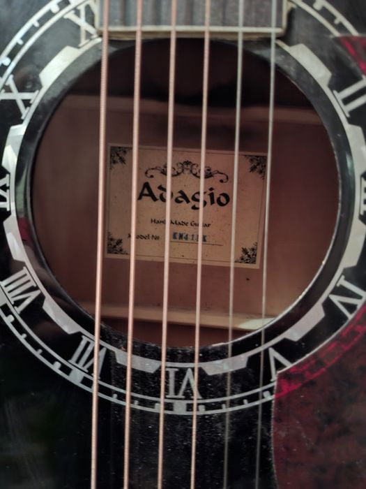 Гитара акустика.