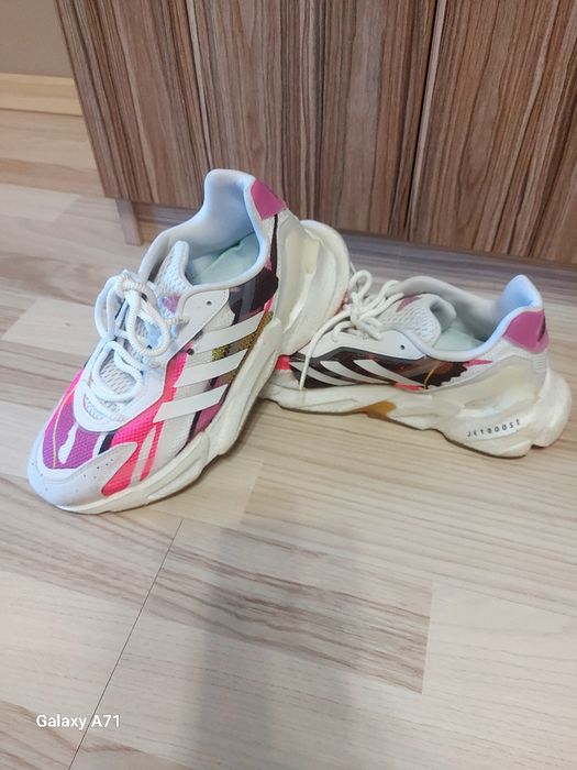 Маратонки адидас