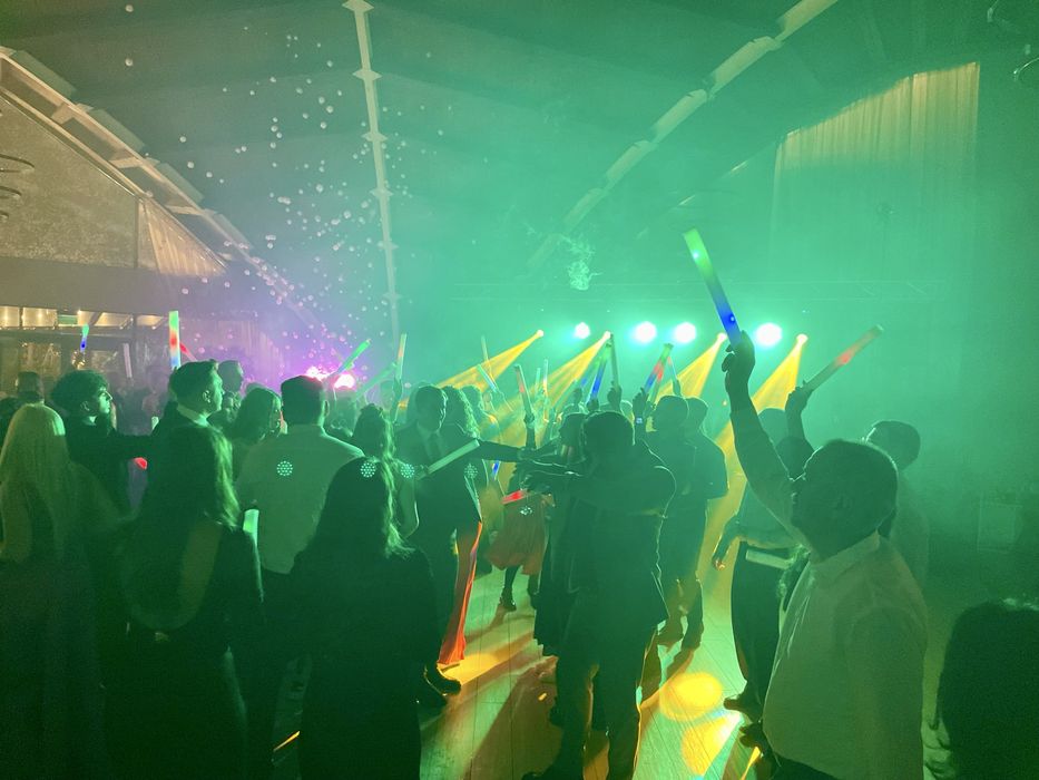 DJ Evenimente Nunta, Botez - Sonorizare - Lumini - Ecran LED