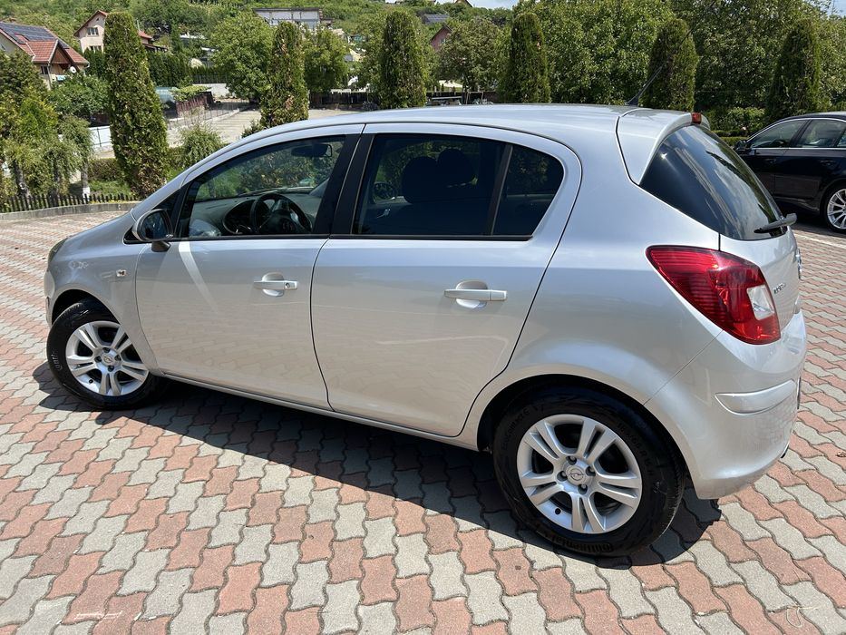 -Opel corsa facelift-2011-1.4benzina-101cai-euro5-adusa din germania-