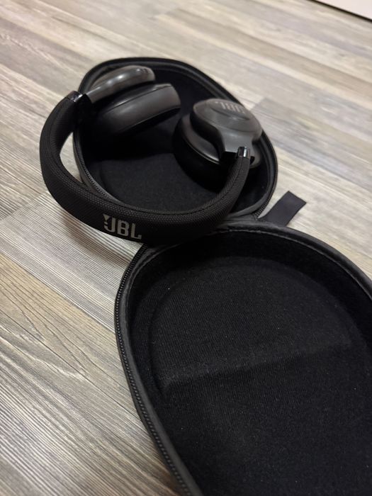 JBL безжични слушалки