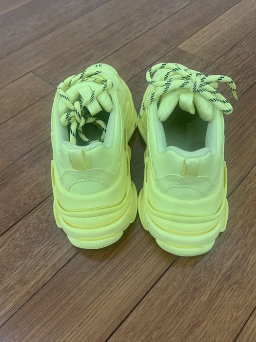 Продаю кроссовки