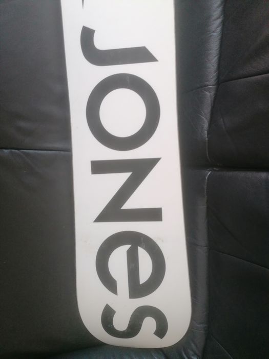 Jones Carbon Flagship