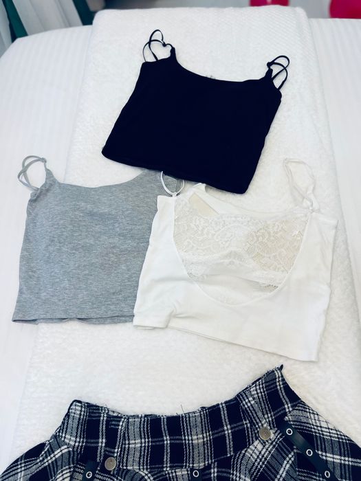 Compleu fete: fustă asian style S + 3 bluzițe + bonus 2 perechi de pantaloni scurți bej