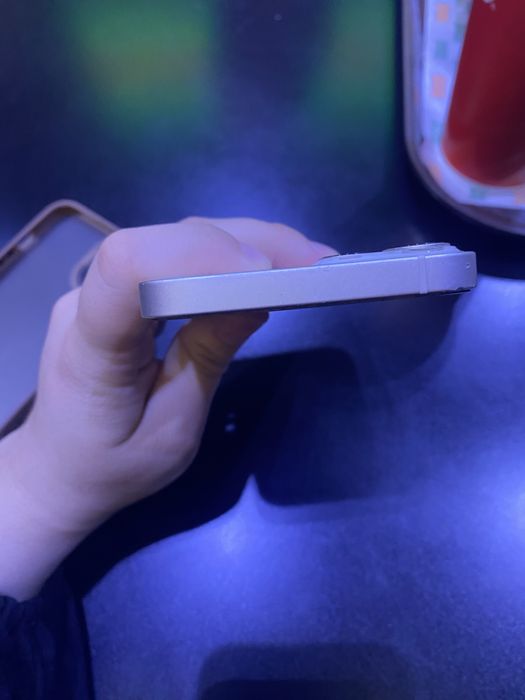 срочно продам Айфон 13